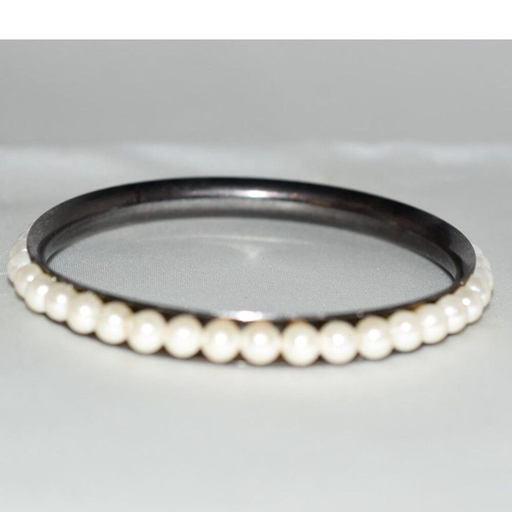 Vintage 1960's Eternity Faux Pearl Black Metal 7' Bangle Party Cottage Bracelet